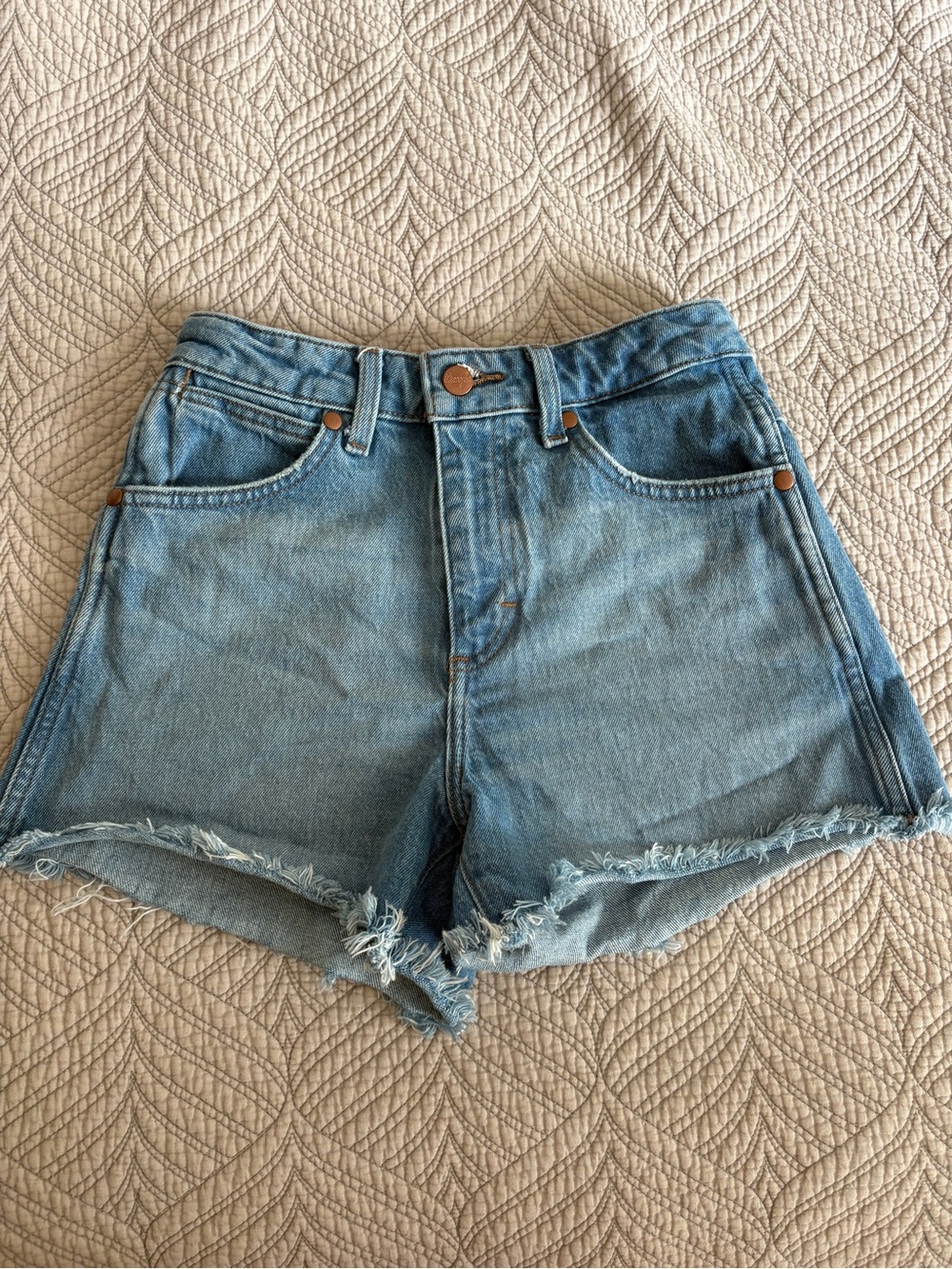 Wrangler Women’s 3.5” Light Blue High-Rise Frayed Hem Denim Shorts - Size 26